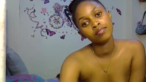 Snapshot of petitecaramell chatting on May 5, 1:24 am Caramel online show from May 5, 1:24 am