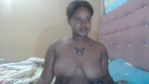 petitechocolatemommy online show from November 26, 1:06 am