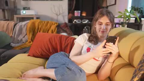 Snapshot of petitecut chatting on February 25, 11:36 pm caracal online show from February 25, 11:36 pm