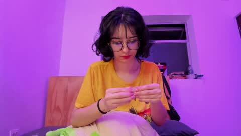 Lunna online show from December 19, 1:28 am