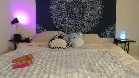 Bella online show from October 31, 8:54 pm