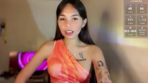 Snapshot of petitegirlx69 chatting on April 4, 6:44 am miss lisa online show from April 4, 6:44 am