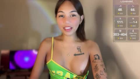 Snapshot of petitegirlx69 chatting on May 22, 3:39 pm miss lisa online show from May 22, 3:39 pm