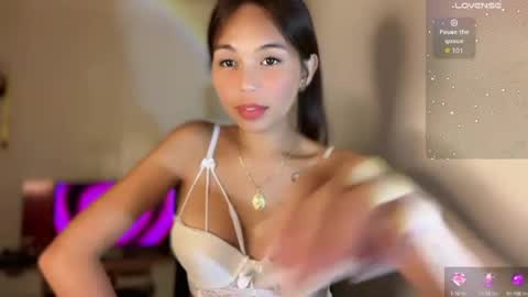 Snapshot of petitegirlx69 chatting on June 11, 6:28 pm miss lisa online show from June 11, 6:28 pm