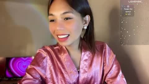 Snapshot of petitegirlx69 chatting on June 19, 6:18 am miss lisa online show from June 19, 6:18 am