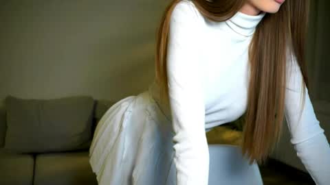 Petitegonwiild online show from May 17, 8:05 pm