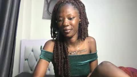 petitehoneyy online show from May 27, 9:45 pm