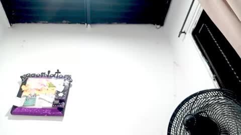 danna online show from November 18, 3:34 am