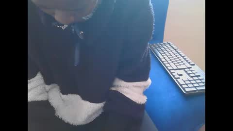 Snapshot of petitelv chatting on March 15, 7:14 am Petitelv online show from March 15, 7:14 am