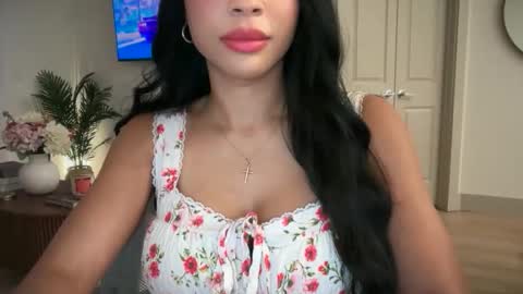 Snapshot of petiteprincess659846 chatting on June 6, 1:32 am PetitePrincess online show from June 6, 1:32 am