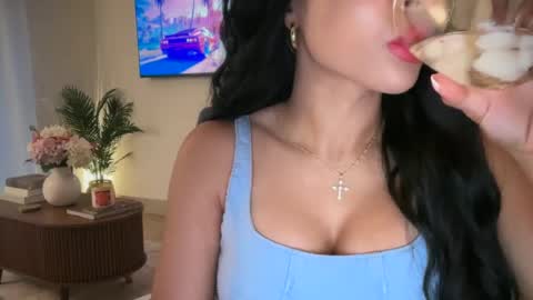 Snapshot of petiteprincess659846 chatting on June 13, 1:14 am PetitePrincess online show from June 13, 1:14 am