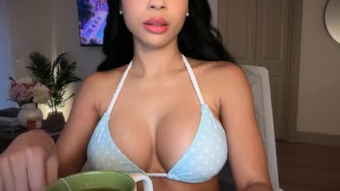 Snapshot of petiteprincess659846 chatting on July 20, 1:09 am PetitePrincess online show from July 20, 1:09 am