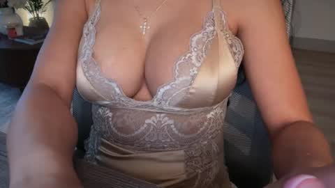Snapshot of petiteprincess659846 chatting on July 25, 12:09 am PetitePrincess online show from July 25, 12:09 am