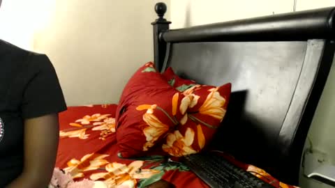 Petite Sarah online show from June 28, 5:46 am