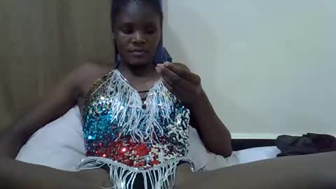 Snapshot of petiteslim2 chatting on April 6, 4:19 pm petiteslim2 online show from April 6, 4:19 pm