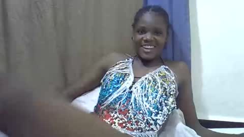 Snapshot of petiteslim2 chatting on April 7, 7:20 am petiteslim2 online show from April 7, 7:20 am