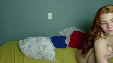 Snapshot of petitestrawberry18 chatting on October 20, 7:20 am Tip us ask our names online show from October 20, 7:20 am