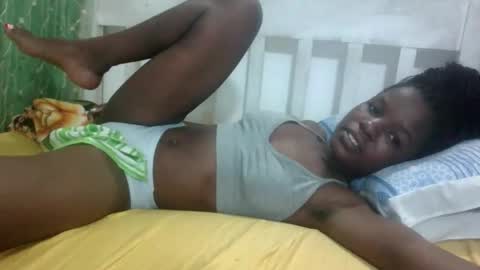 petitesweetchiq online show from October 8, 11:57 pm