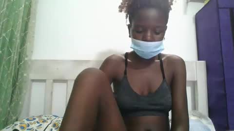 petitesweetchiq online show from November 16, 6:13 pm