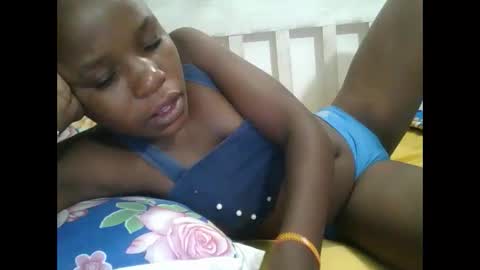 petitesweetchiq online show from January 10, 7:48 pm