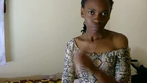 petitevixenn online show from August 4, 3:03 pm