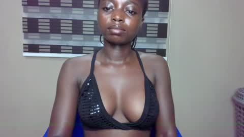 Snapshot of petitexxebony chatting on May 16, 8:29 pm petitexxebony online show from May 16, 8:29 pm