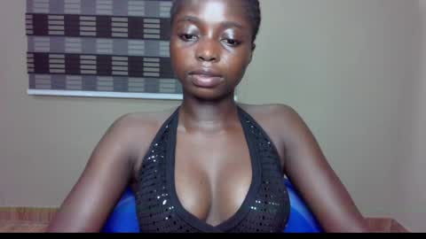 Snapshot of petitexxebony chatting on June 7, 7:50 pm petitexxebony online show from June 7, 7:50 pm