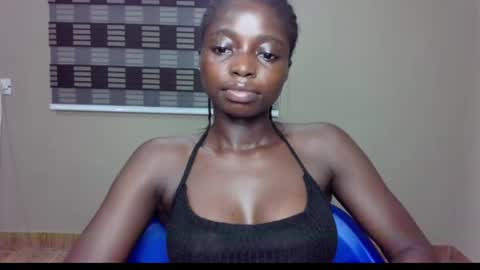 Snapshot of petitexxebony chatting on June 11, 12:32 am petitexxebony online show from June 11, 12:32 am