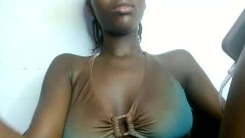 Snapshot of petitgirl88 chatting on July 1, 6:07 pm petitgirl88 online show from July 1, 6:07 pm