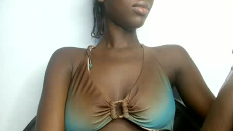 Snapshot of petitgirl88 chatting on July 2, 5:57 am petitgirl88 online show from July 2, 5:57 am