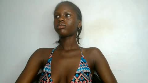 Snapshot of petitgirl88 chatting on July 9, 6:39 am petitgirl88 online show from July 9, 6:39 am