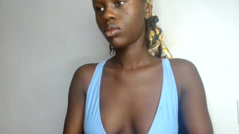 Snapshot of petitgirl88 chatting on July 18, 5:44 am petitgirl88 online show from July 18, 5:44 am