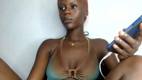 Snapshot of petitgirl88 chatting on July 25, 10:57 am petitgirl88 online show from July 25, 10:57 am