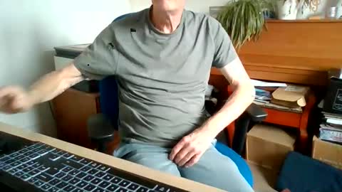 petitwilly online show from June 8, 9:31 am