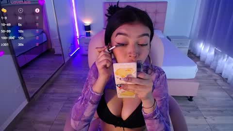 Pettit Courtny online show from December 19, 9:17 pm