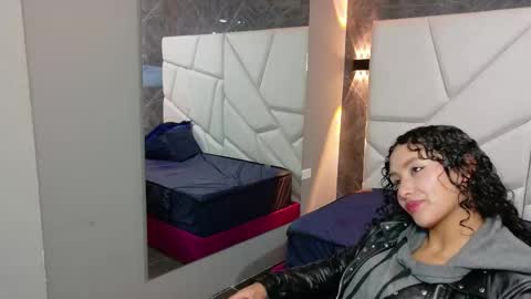 Snapshot of pettymoon chatting on October 25, 11:29 am Moon online show from October 25, 11:29 am