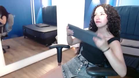 Snapshot of pettymoon chatting on October 27, 4:22 pm Moon online show from October 27, 4:22 pm