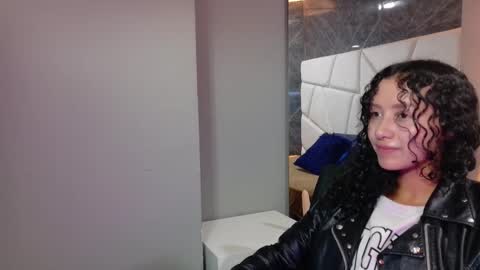 Snapshot of pettymoon chatting on November 14, 11:09 am Moon online show from November 14, 11:09 am