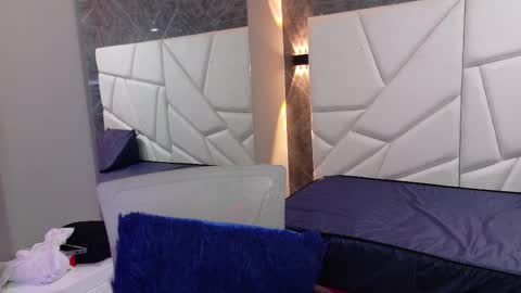 Snapshot of pettymoon chatting on November 15, 11:18 am Moon online show from November 15, 11:18 am