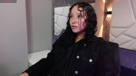 Snapshot of pettymoon chatting on November 18, 11:14 am Moon online show from November 18, 11:14 am