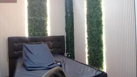 Snapshot of pettymoon chatting on November 25, 11:21 am Moon online show from November 25, 11:21 am