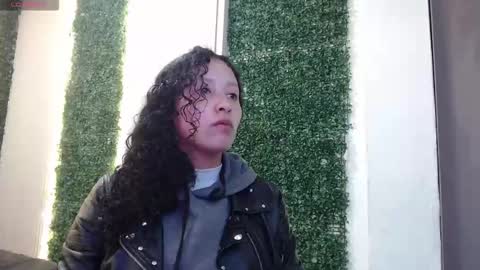 Snapshot of pettymoon chatting on November 27, 11:23 am Moon online show from November 27, 11:23 am