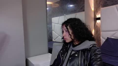 Snapshot of pettymoon chatting on November 30, 11:36 am Moon online show from November 30, 11:36 am