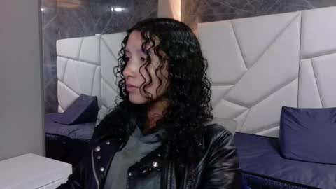 Snapshot of pettymoon chatting on December 2, 11:37 am Moon online show from December 2, 11:37 am