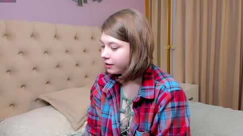 Snapshot of petulagambee chatting on December 22, 3:11 am Kate online show from December 22, 3:11 am