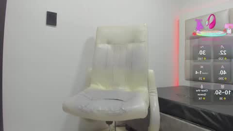 Snapshot of peyton_wat chatting on September 12, 11:54 am peyton_wat online show from September 12, 11:54 am