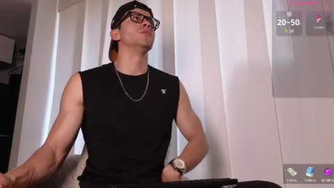 Snapshot of phantom_bigger1 chatting on September 22, 1:02 pm phantom_bigger1 online show from September 22, 1:02 pm