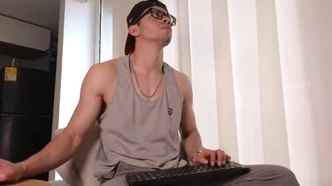 Snapshot of phantom_bigger1 chatting on September 23, 1:25 pm phantom_bigger1 online show from September 23, 1:25 pm