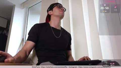 Snapshot of phantom_bigger1 chatting on October 6, 1:08 pm phantom_bigger1 online show from October 6, 1:08 pm