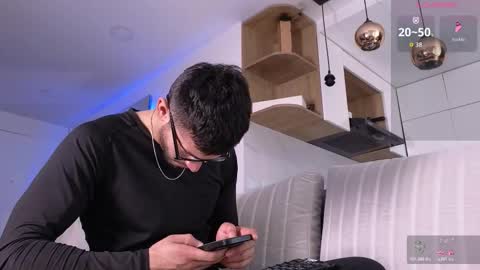 Snapshot of phantom_bigger1 chatting on October 29, 1:46 pm phantom_bigger1 online show from October 29, 1:46 pm